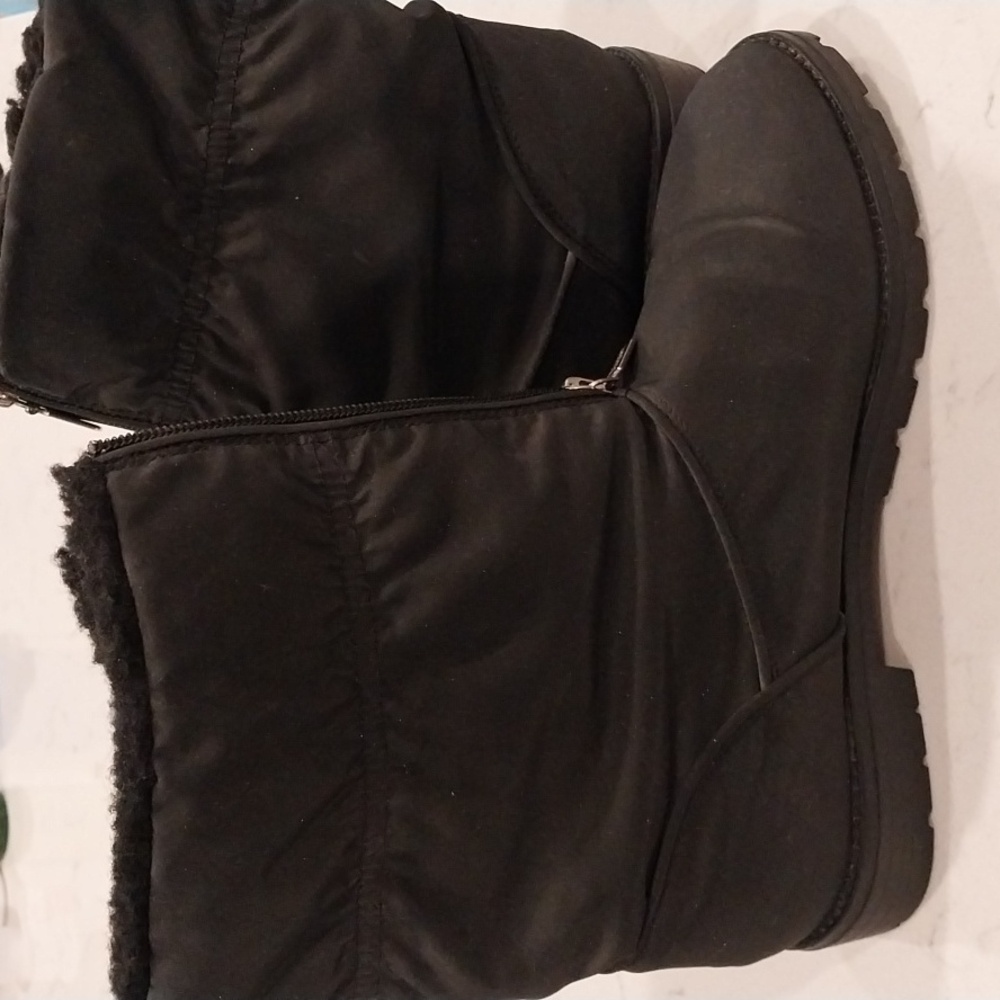 Etienne Aigner snow boots